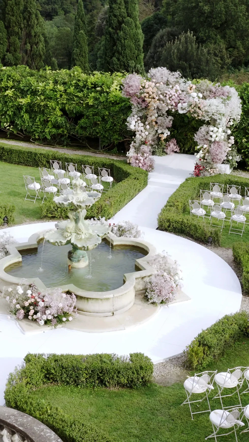 The ceremony aisle around the fountain in the Italian garden of Il Borro