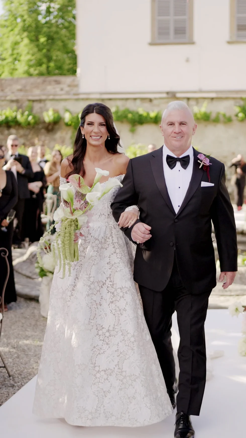 Jenna walking down the aisle at Villa Corsini a Mezzomonte