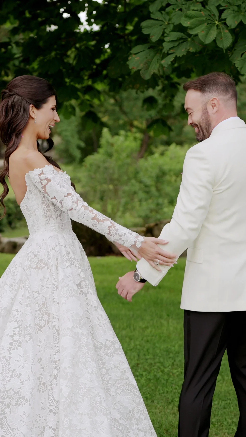 Jenna and Jameson sharing their first look in the gardens of Villa Corsini